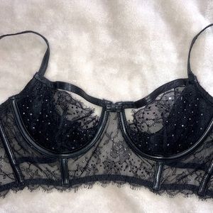 Black Victoria secret bra 32D